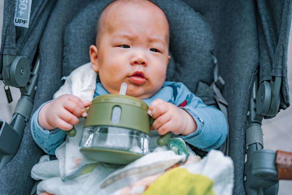 從在熙四個月開始擁有這款水壺，目前已經使用快一年了，瓶身維持的非常不錯。