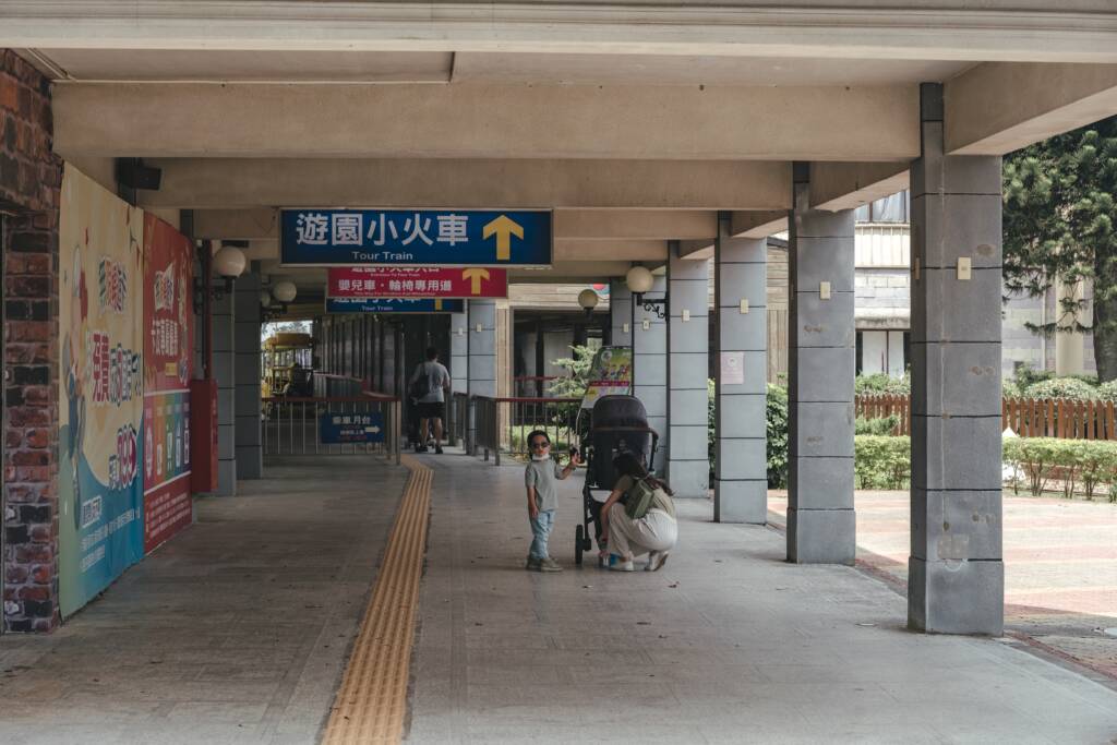小人國的園區很大,中間的來往就是透過遊園小火車的接駁